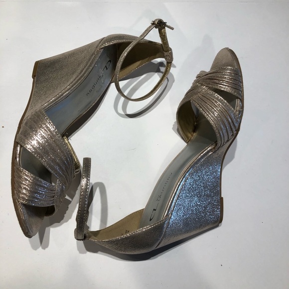 CL Laundry Gold Shimmering Wedge Pump Size 8.5 - Picture 3 of 8